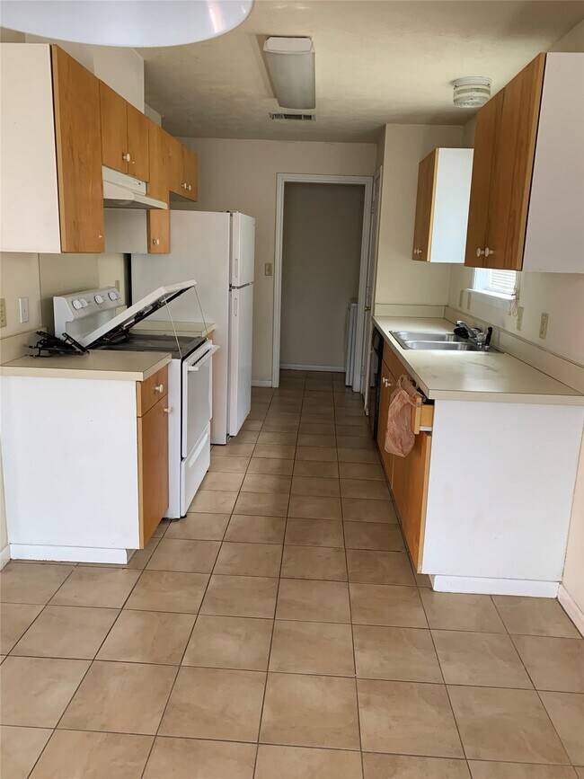 Building Photo - 3901 College Main St