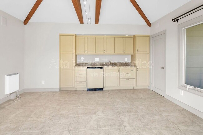 Building Photo - 5940 La Jolla Mesa Dr