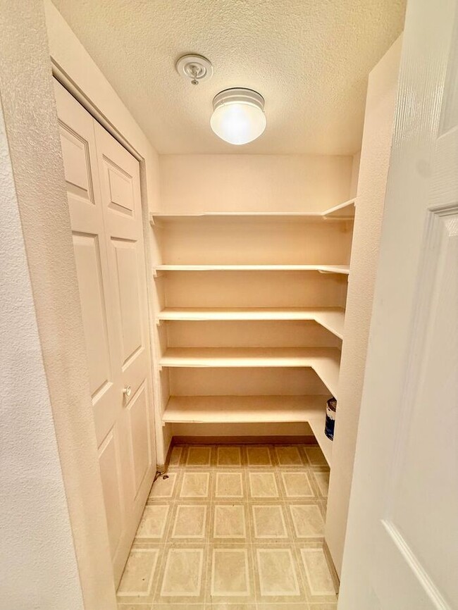 Building Photo - Cozy Two Bed/Two Bath Condo in Convenient ...