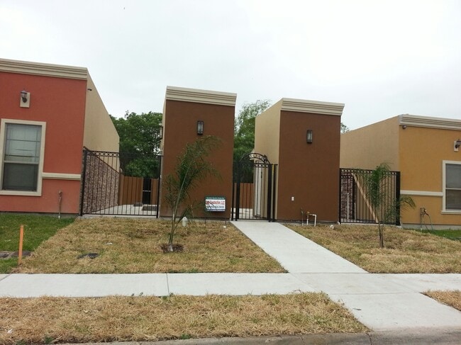 Building Photo - 3104 Scotland Dr