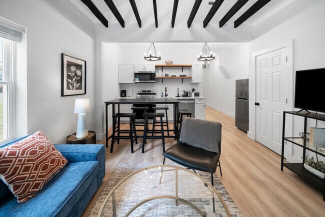 Building Photo - 704 Wayne St