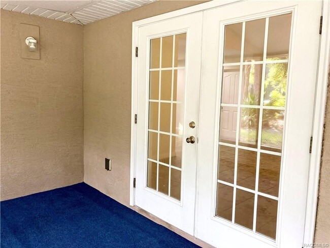 Building Photo - Crystal Manor 2 bedroom, 2 bath, 1 car garage home!
