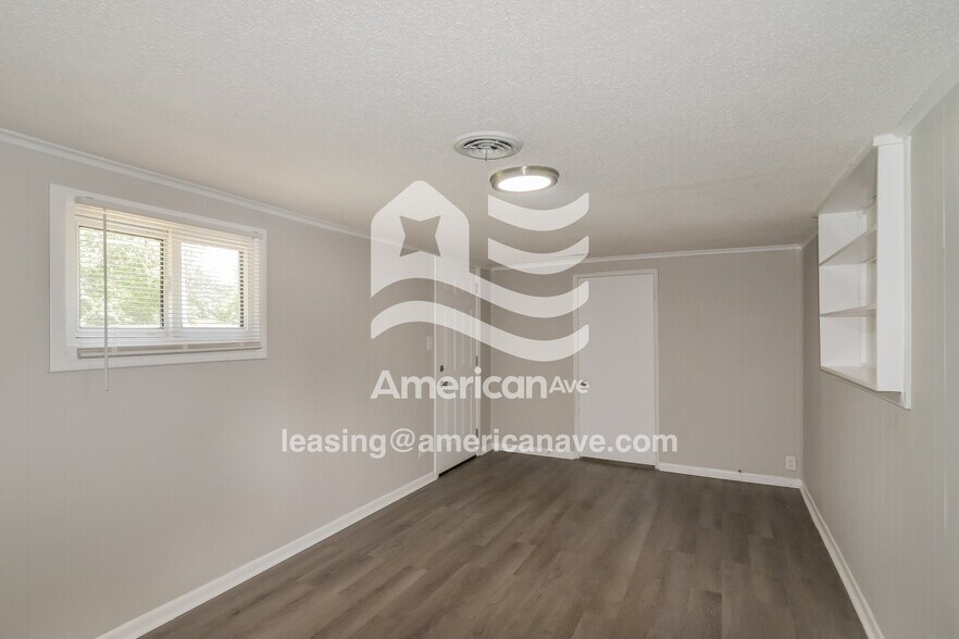 Building Photo - 1884 Hill Hedge Dr