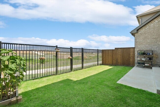 Building Photo - 205 Somerset Dr