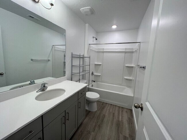 Building Photo - Gorgeous home in Payson, UT  Open house this Saturday 5/2/2026  12-1 pm  Come see.