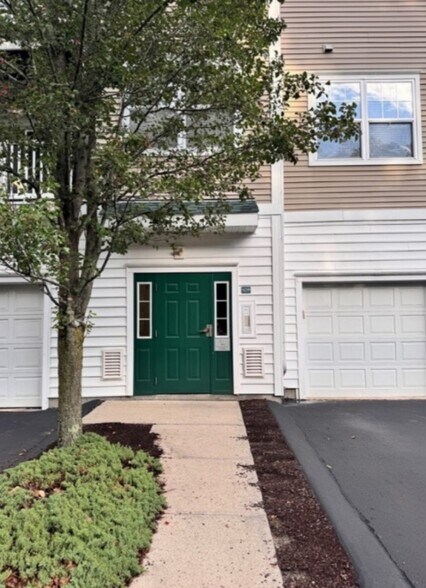 Primary Photo - 104 Mill St