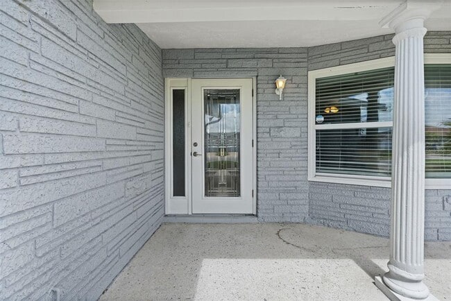 Building Photo - 710 116th Ave