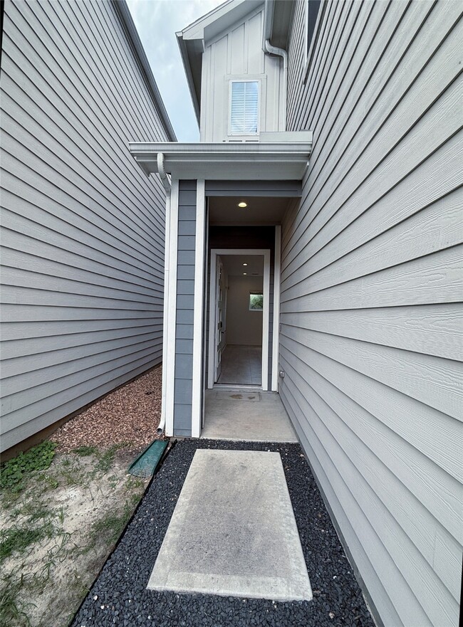 Building Photo - 1058 Mansfield St