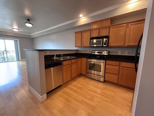 Building Photo - 1 Bed, 1 Bath Condo with Bellingham Bay View and parking garage