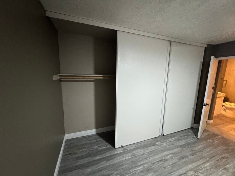 Building Photo - 5060 Village Dr