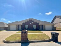 Building Photo - 319 Princess Place