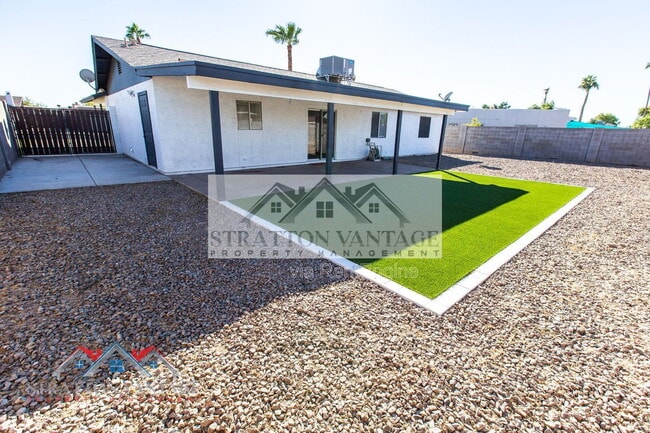 Building Photo - 2526 E Juanita Ave