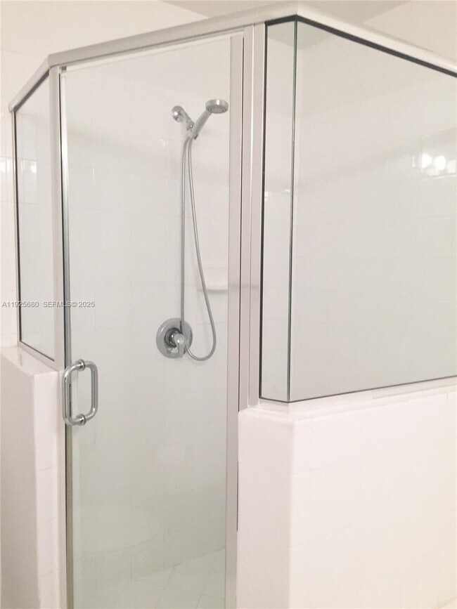 Building Photo - 8940 NE 8th Ave