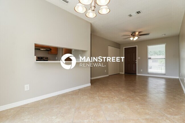 Building Photo - 4 Bedroom Pet-Friendly Home in Seminole, FL with Main Street Renewal