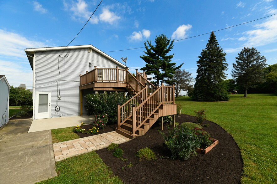 Building Photo - 902 Olivesburg Rd