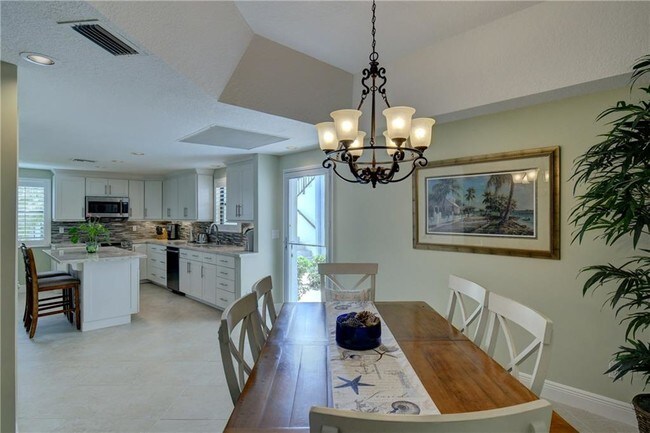 Building Photo - 6101 SE Landing Way