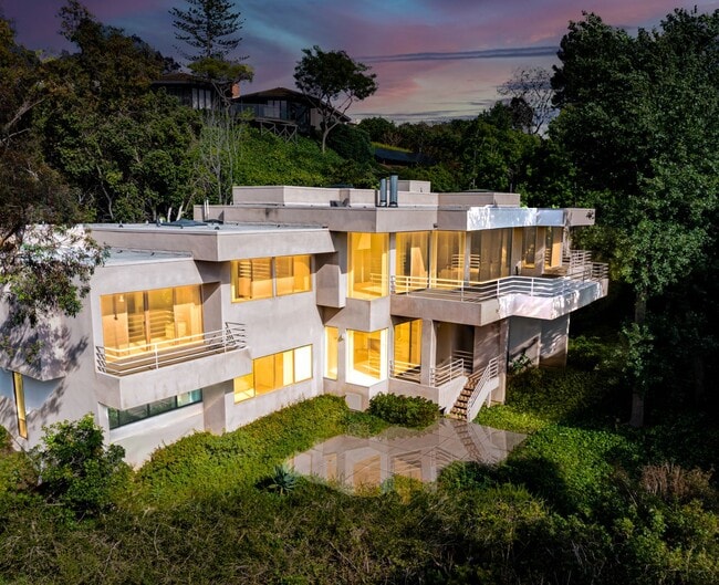 Building Photo - Private, Architect-Designed La Jolla Gem w/ Ocean View! MUST SEE!!!