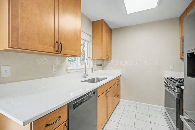 Building Photo - 11604 Community Center Dr