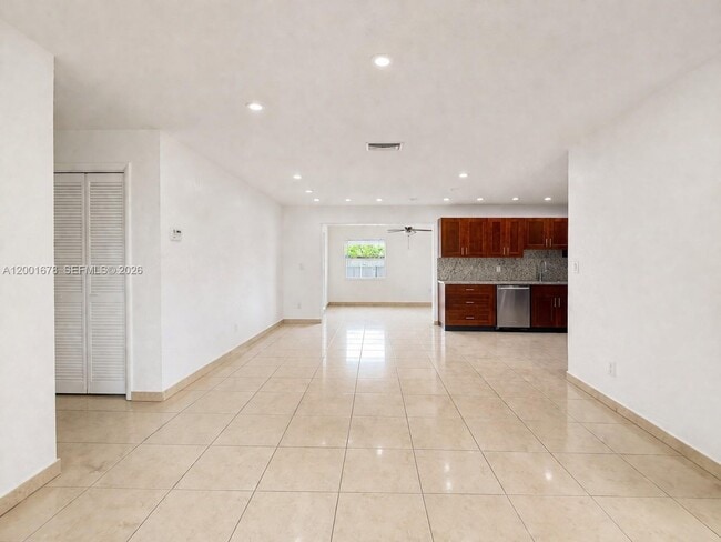 Building Photo - 1220 SW 78th Ave