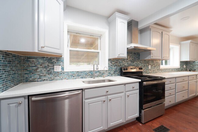 Building Photo - Beautiful Home With an Excellent Location in Potomac, MD