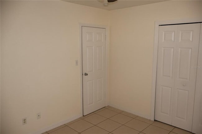 Building Photo - 2411 W Lemon St