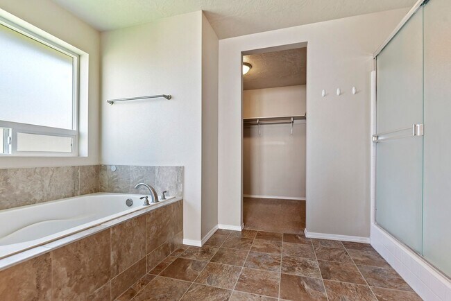 Building Photo - Available July 5th, 3bd/2b Meridian Home