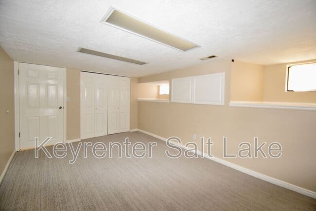 Building Photo - 1583 Princeton Ave S