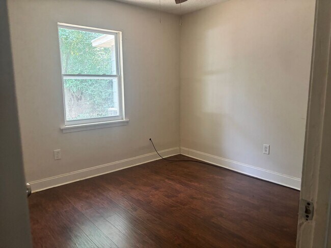 Building Photo - 120 Paso Cove
