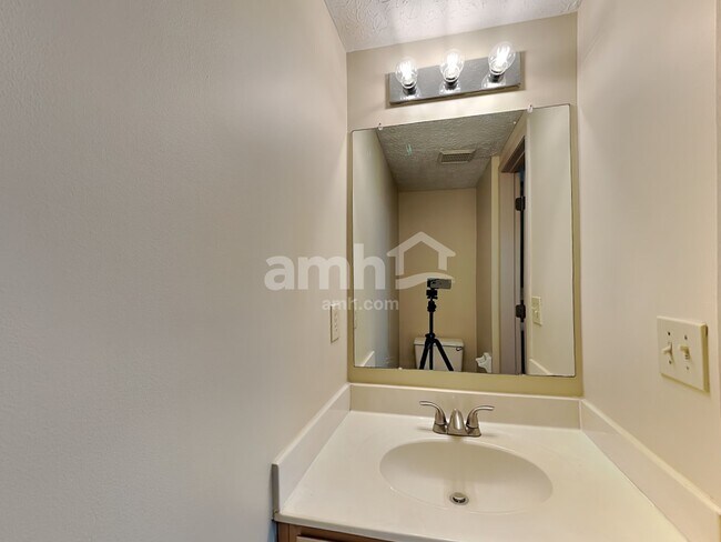 Building Photo - 2097 Earlsway Dr