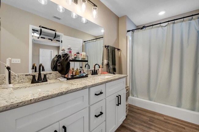 Building Photo - 4858 Sampler Dr