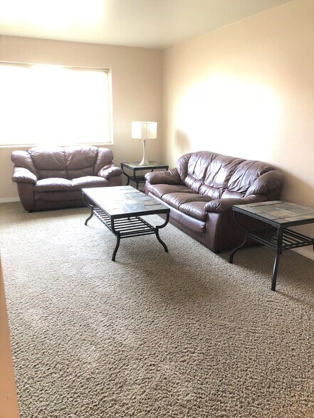 Building Photo - 34 E 700 N