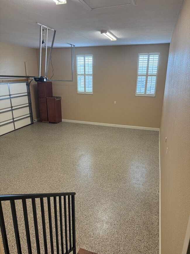 Building Photo - 421 Amberland Ln