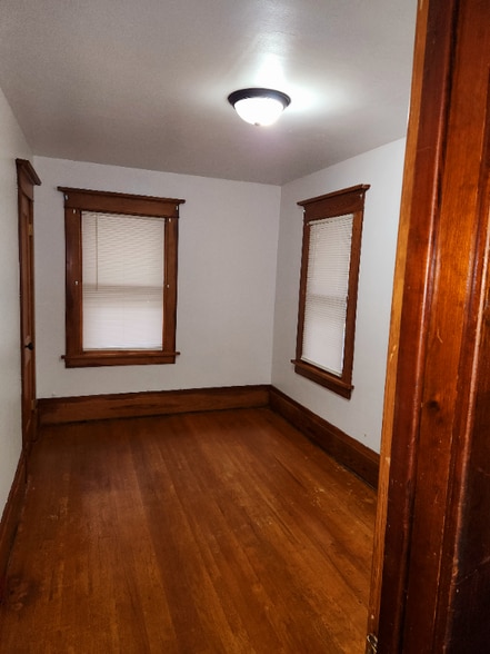 Building Photo - 511 2nd Ave SW