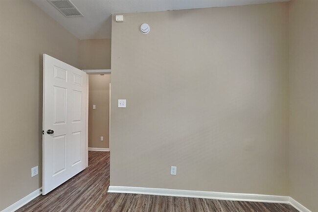 Building Photo - 7418 Jacobs Well Dr