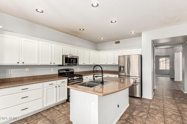 Building Photo - 16435 N 152nd Ln