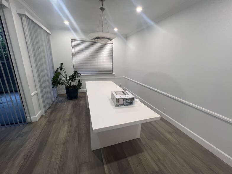 Dining Room - 2031 S Bentley Ave