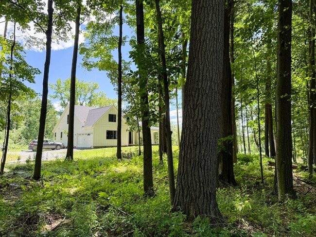 Building Photo - 5 Townline Rd
