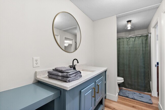 Building Photo - Ranch with 6 Acres!