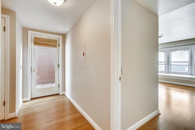 Building Photo - 115 N Lee St