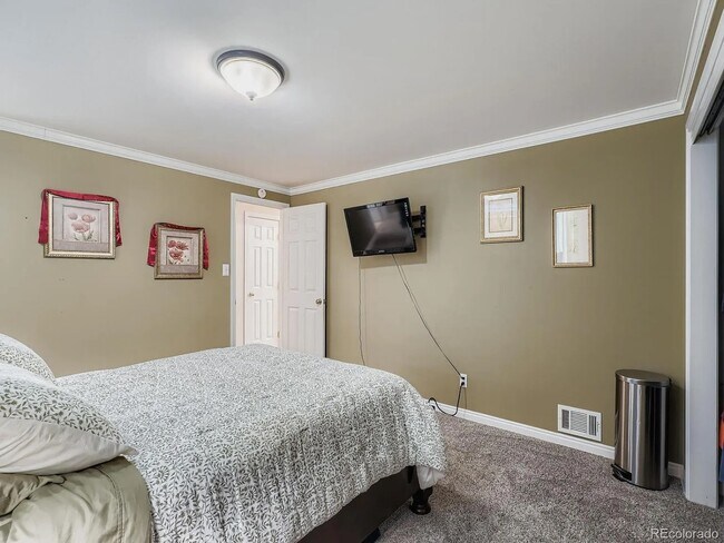 Building Photo - Impeccable brick ranch home for rent