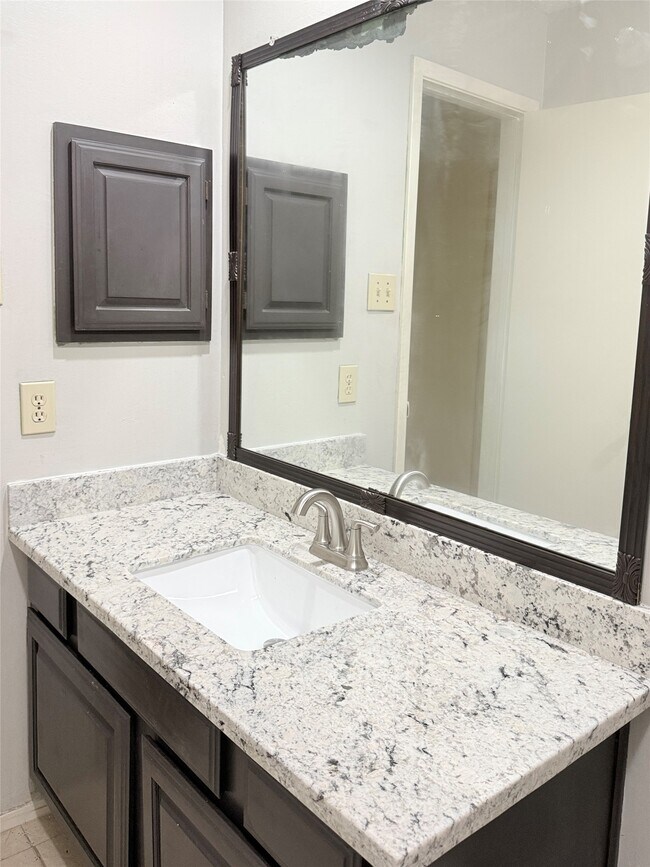 Building Photo - 2411 Gunston Ct