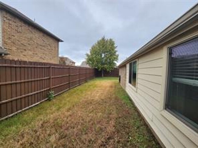 Building Photo - Three Car Garage in Little Elm