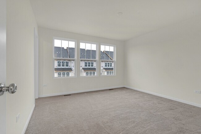 Building Photo - 5917 Hawkweed Dr