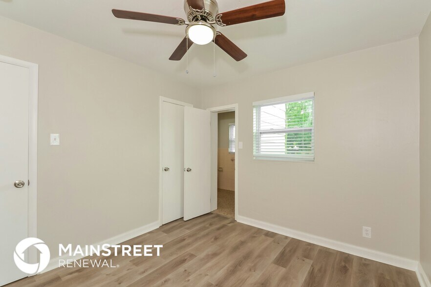 Building Photo - 2300 23rd Ave W