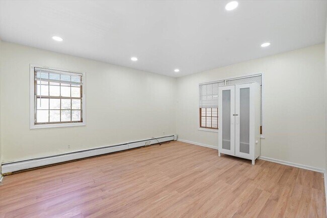 Building Photo - 56 POPLAR St