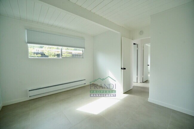 Building Photo - 18 Anchorage Ct