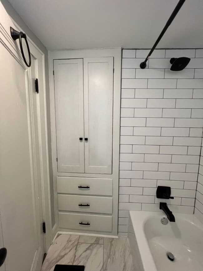 Building Photo - *Rare Find* Updated 3 Bedroom 2 Bathroom H...