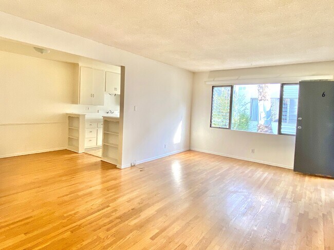 Primary Photo - 3361 Bagley Ave
