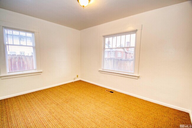 Building Photo - 829 Plumas St