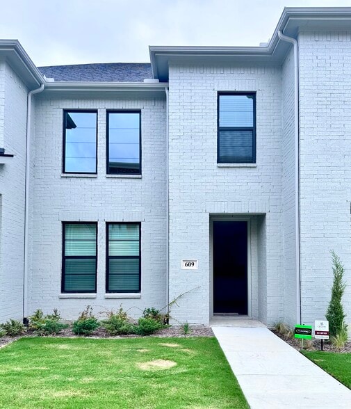 Primary Photo - 609 Friendswood Dr